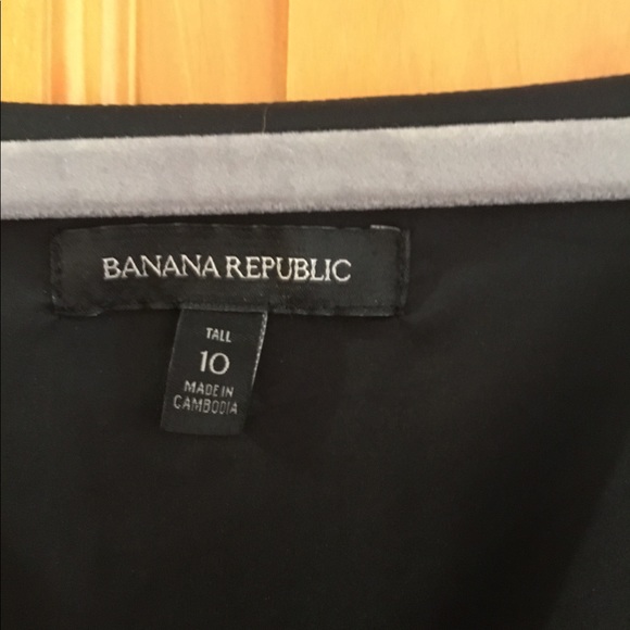 Must have Banana LBD. NWOT - Picture 4 of 5